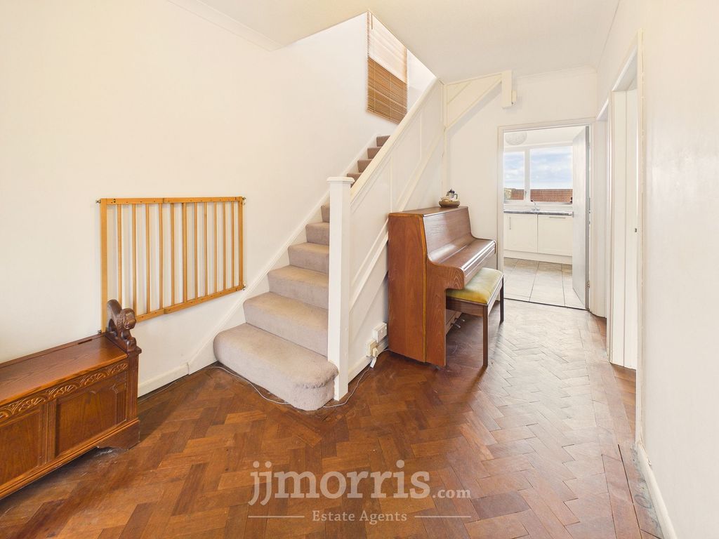 Property photo 3 of 38