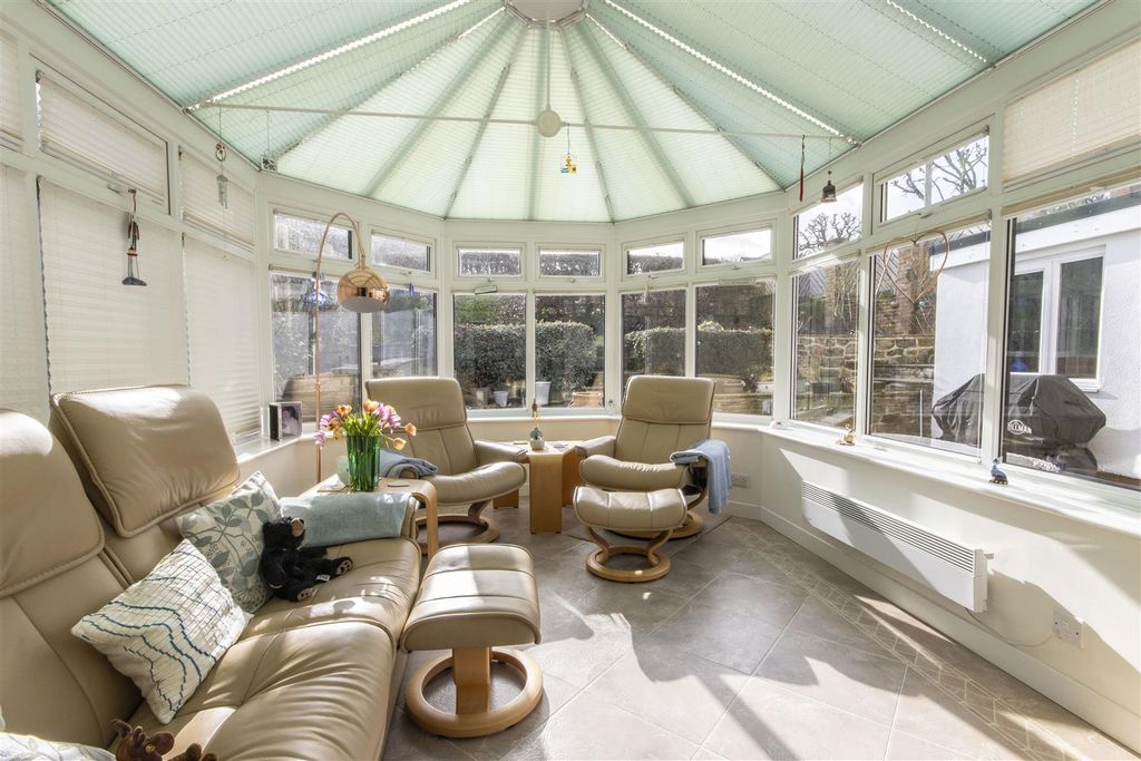 Property photo 2 of 27 Conservatory