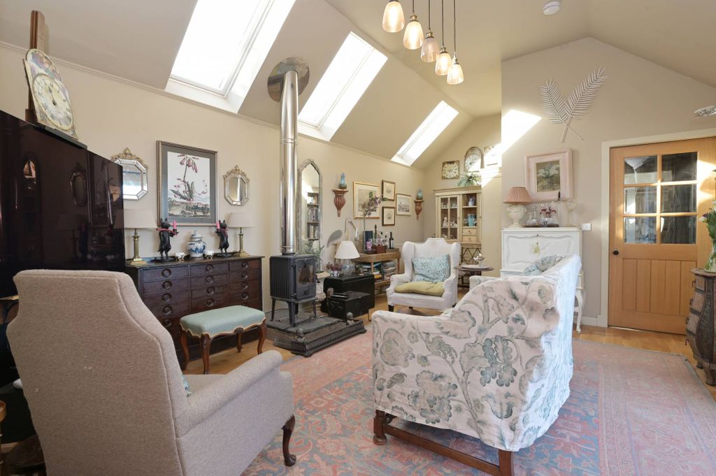 Property photo 3 of 30