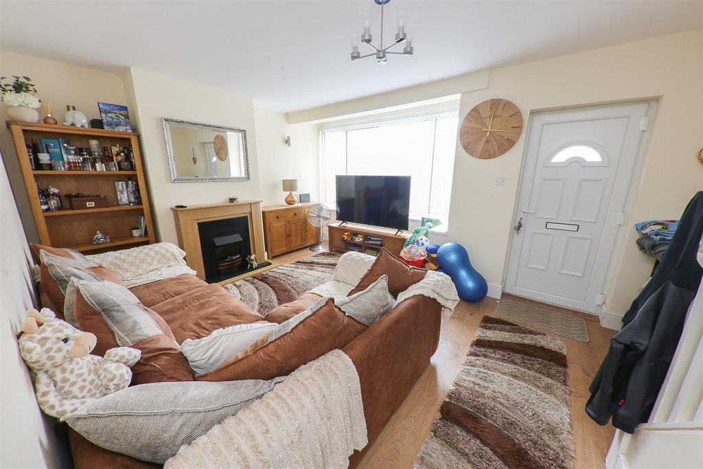 Property photo 2 of 15 Open Plan Lounge