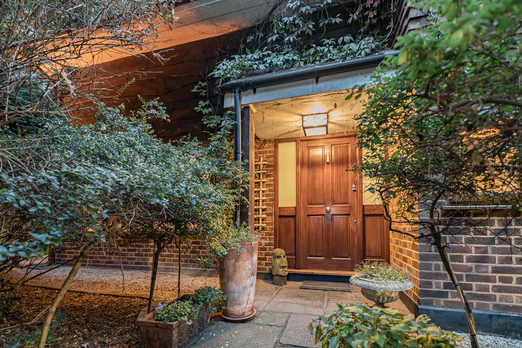 Additional image 40 of 4 bed detached house for saleCastleleigh Court, Enfield EN2
