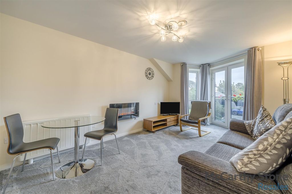 Property photo 3 of 20 8667052-Interior03.Jpg