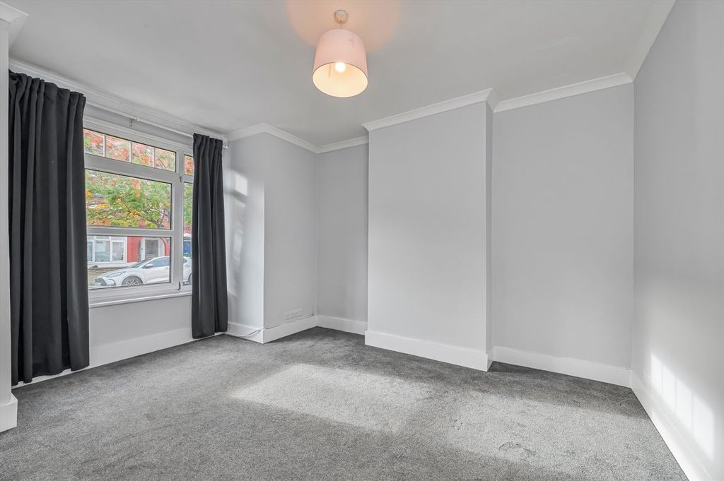 Property photo 2 of 8