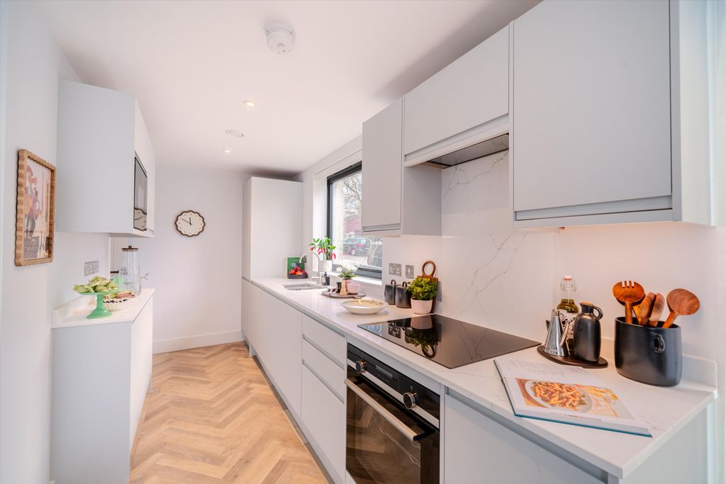 Property photo 2 of 18 Image