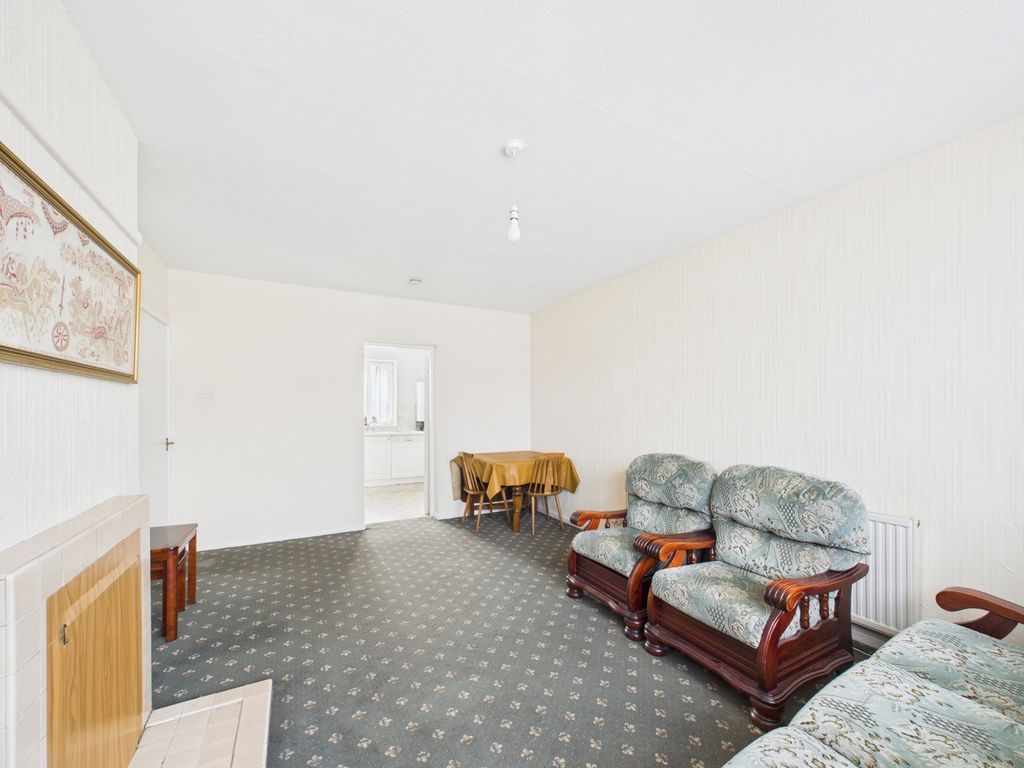 Property photo 3 of 10 Cam03750G0-Pr0077-Still013