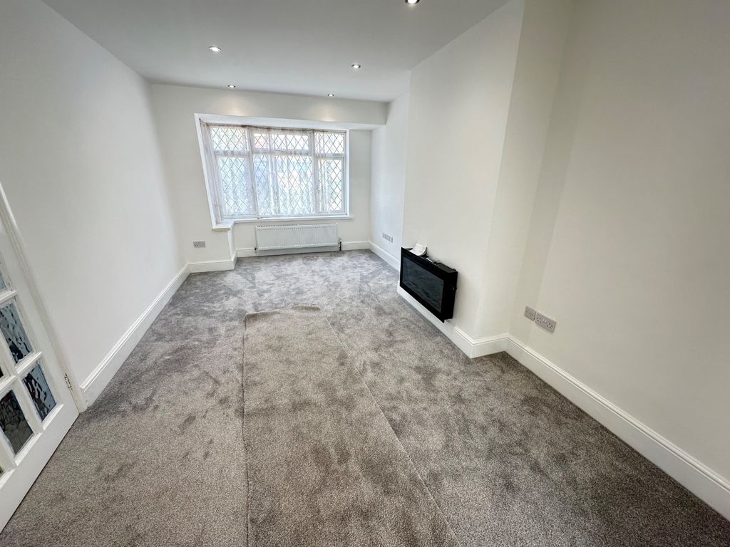 Property photo 2 of 10 5070002