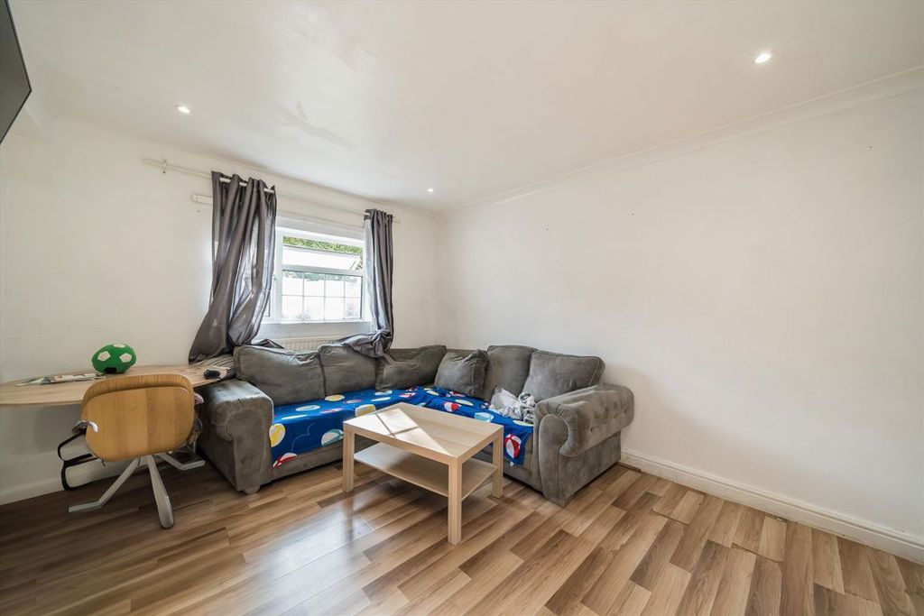 Property photo 2 of 5