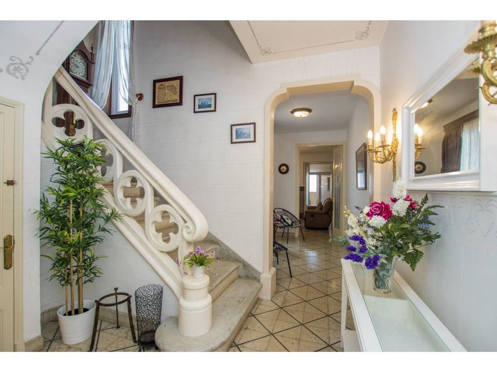 Property photo 1 of 30