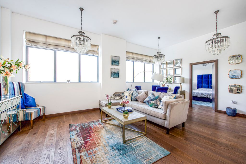 Property photo 2 of 11