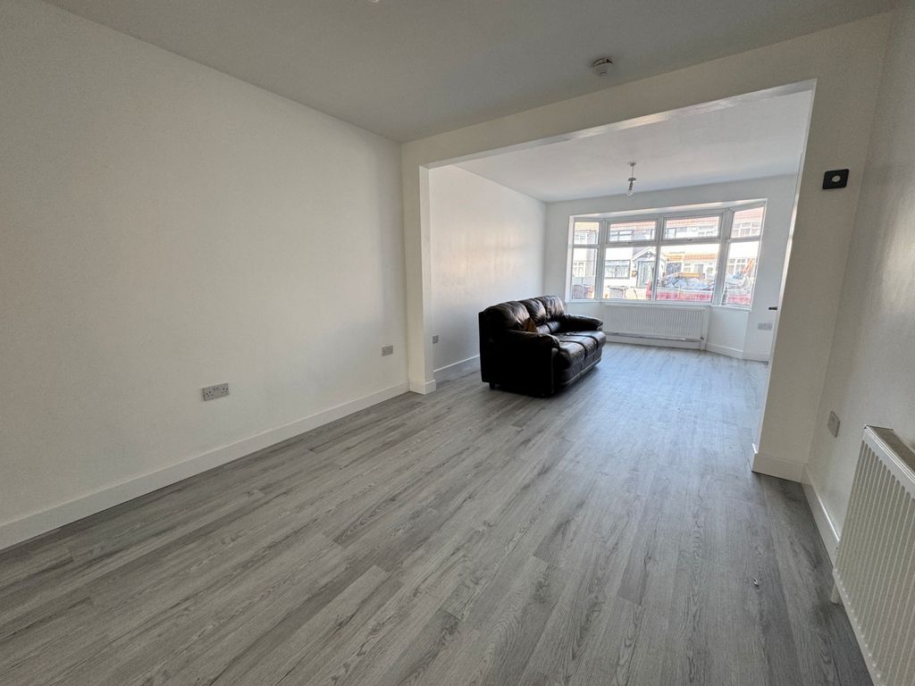 Property photo 2 of 12 Gallery