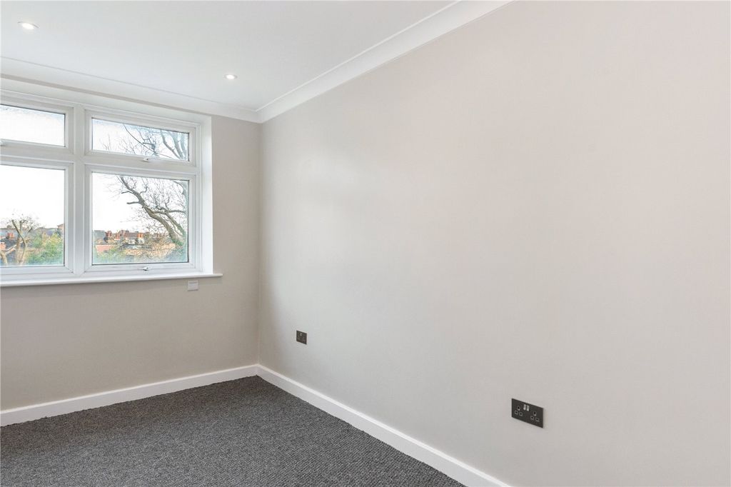 Property photo 3 of 11 Picture No. 13