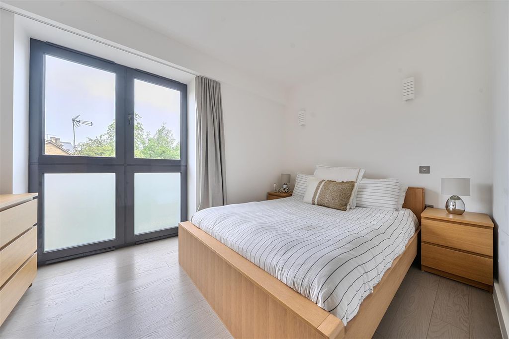 Property photo 3 of 8 1463210-2-6A0c24E118c60.Jpg