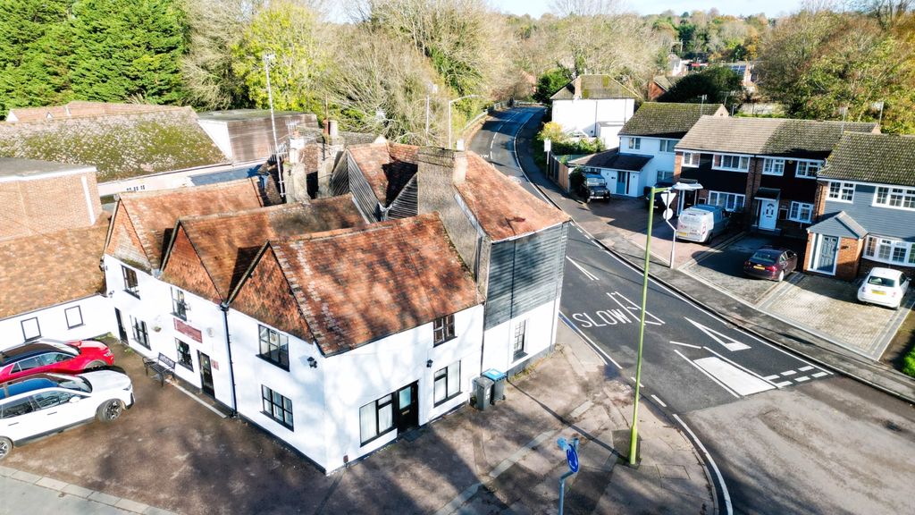 Property photo 2 of 9 Exterior