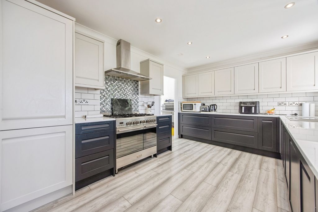 Property photo 3 of 20 Pbox-Img.Jpg