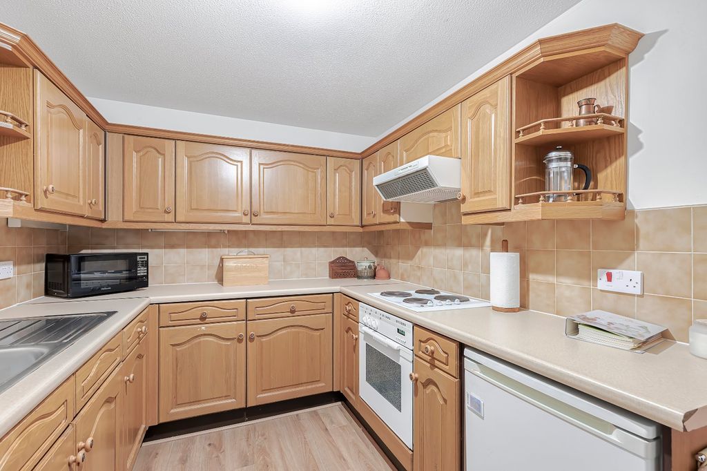 Property photo 2 of 21 Picture No. 18