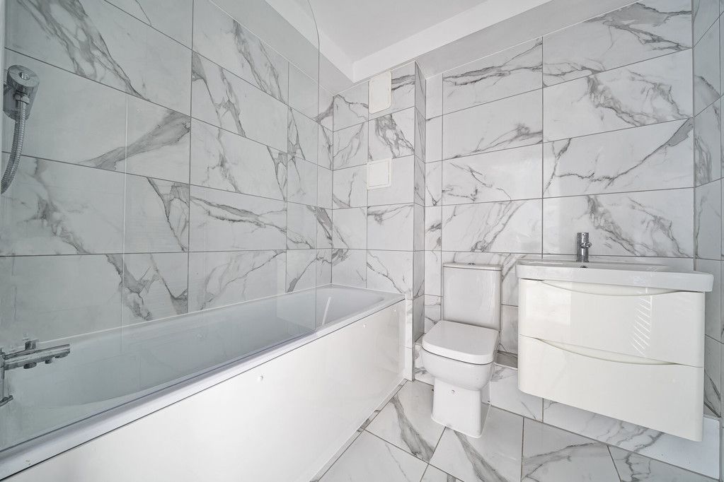 Property photo 3 of 20 Bathroom