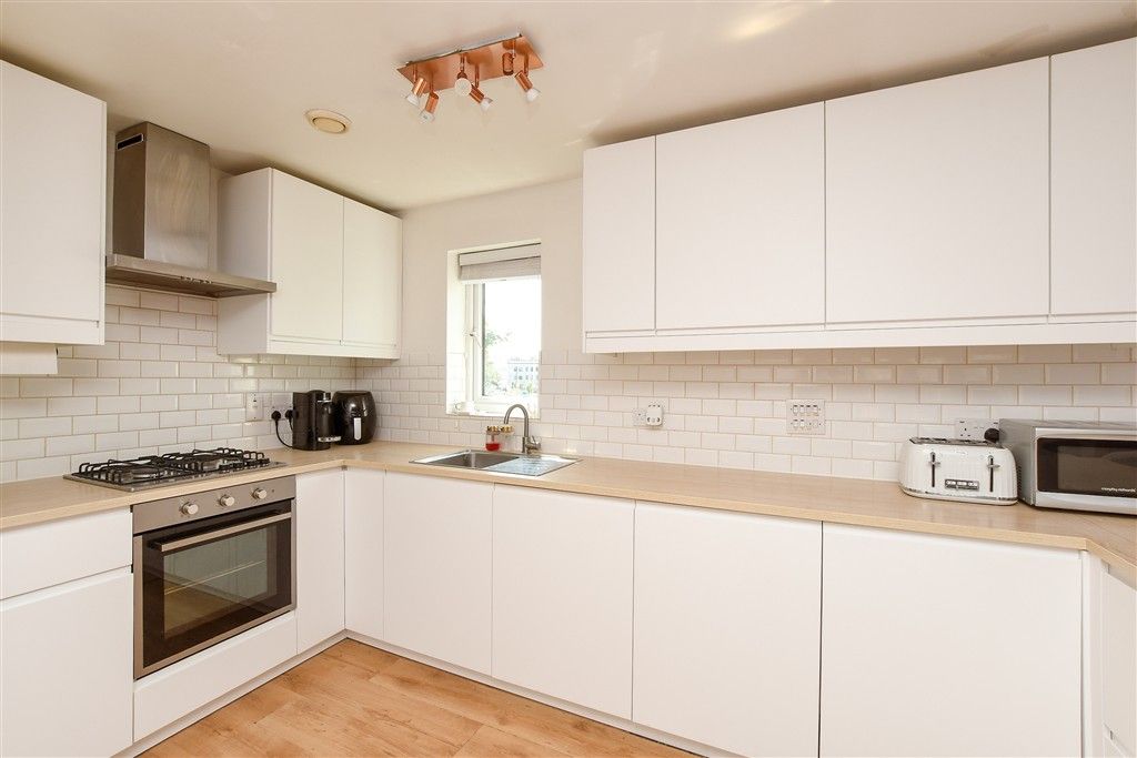 Property photo 3 of 12 Kitchen