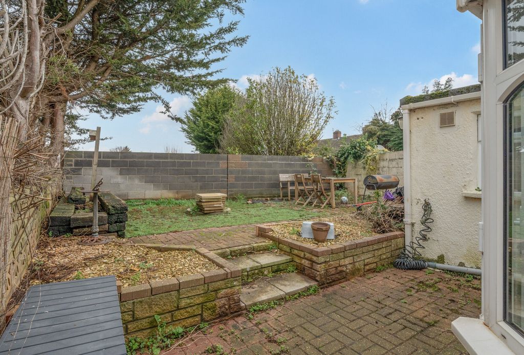 Property photo 3 of 16 1402697-15-697cc0...
