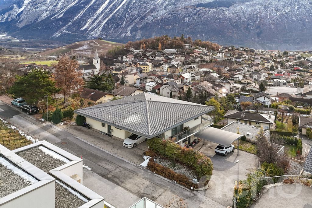 Property photo 3 of 12