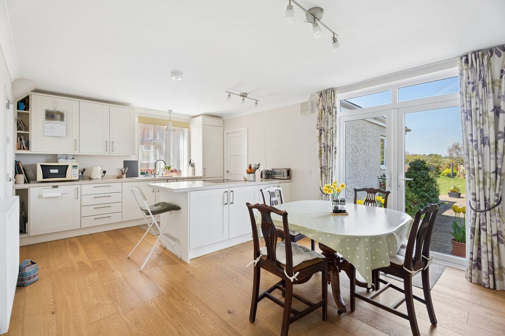 Property photo 3 of 28