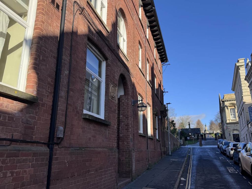 Property photo 2 of 8 External