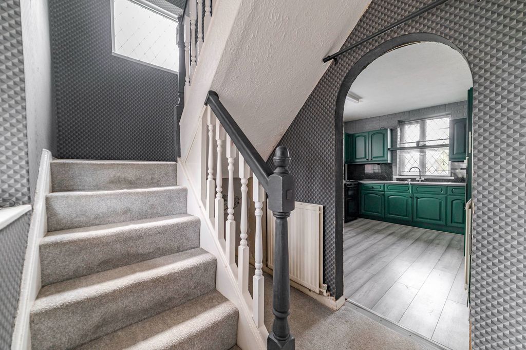 Property photo 2 of 21