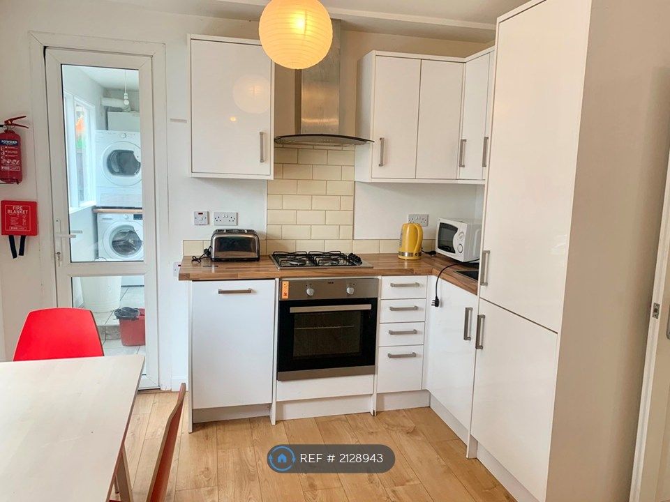 Property photo 3 of 15 Kitchen