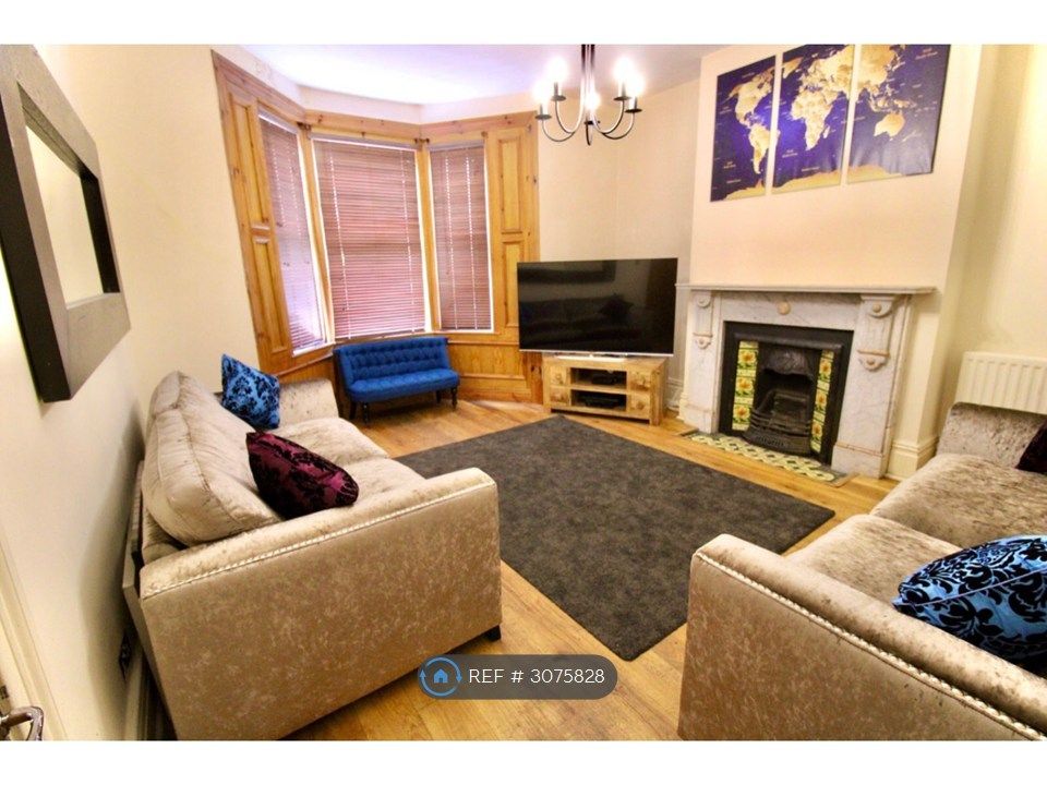 Property photo 1 of 6 Amazing Lounge With 65 Smart
