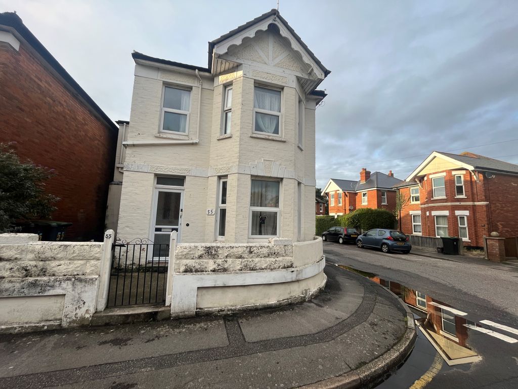 Property photo 1 of 7 1 Bed Flat To Rent Fairfield Road, Christchurch Bh23