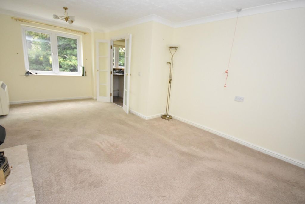 Property photo 3 of 17 Lounge..Jpg