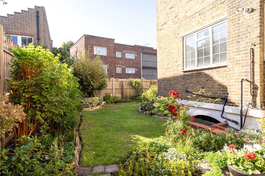 Property photo 2 of 8 Picture No. 17