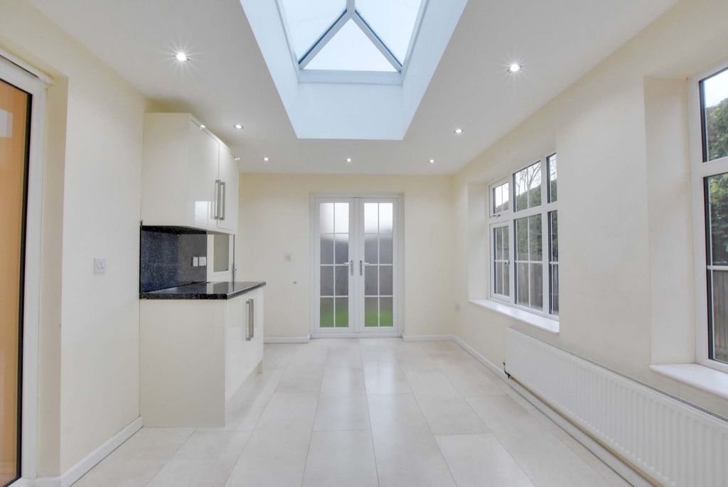 Property photo 3 of 23