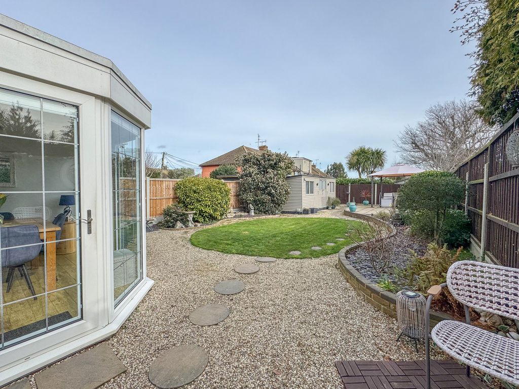 Property photo 2 of 25