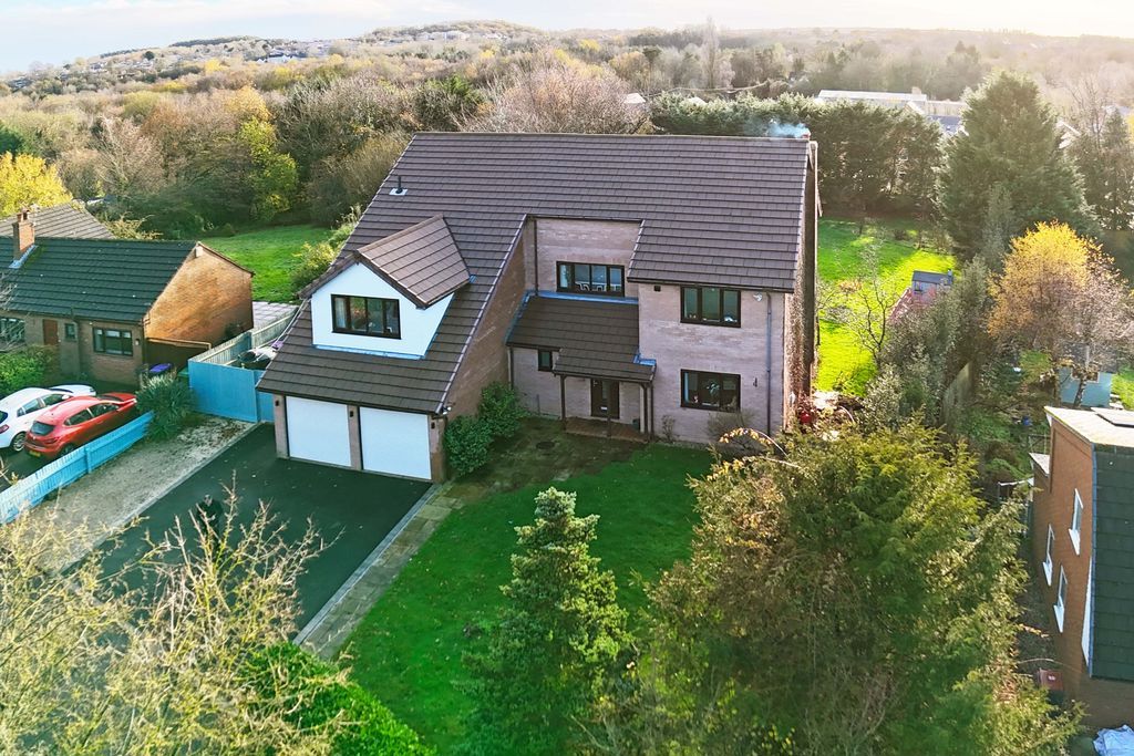 Property photo 1 of 38 Photo 3