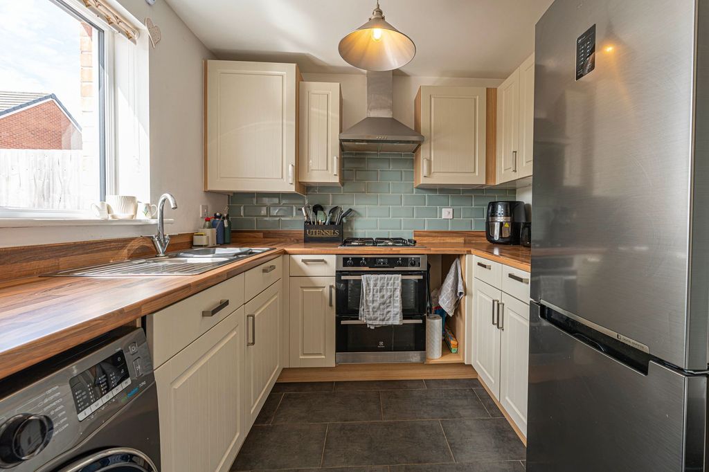Property photo 2 of 42