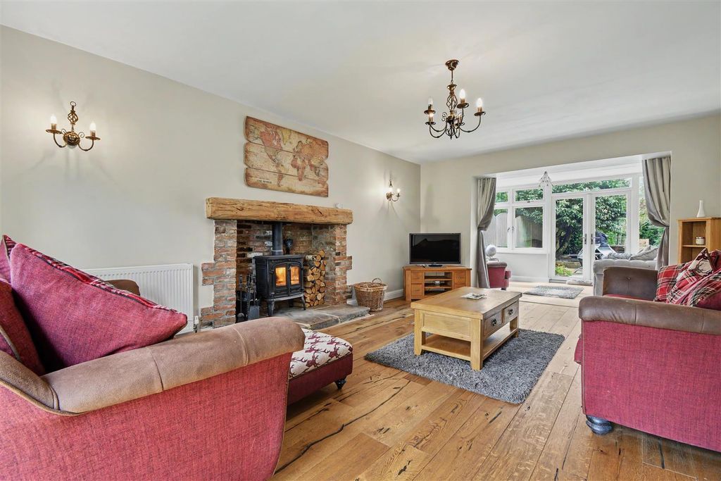 Property photo 2 of 33 Living Room