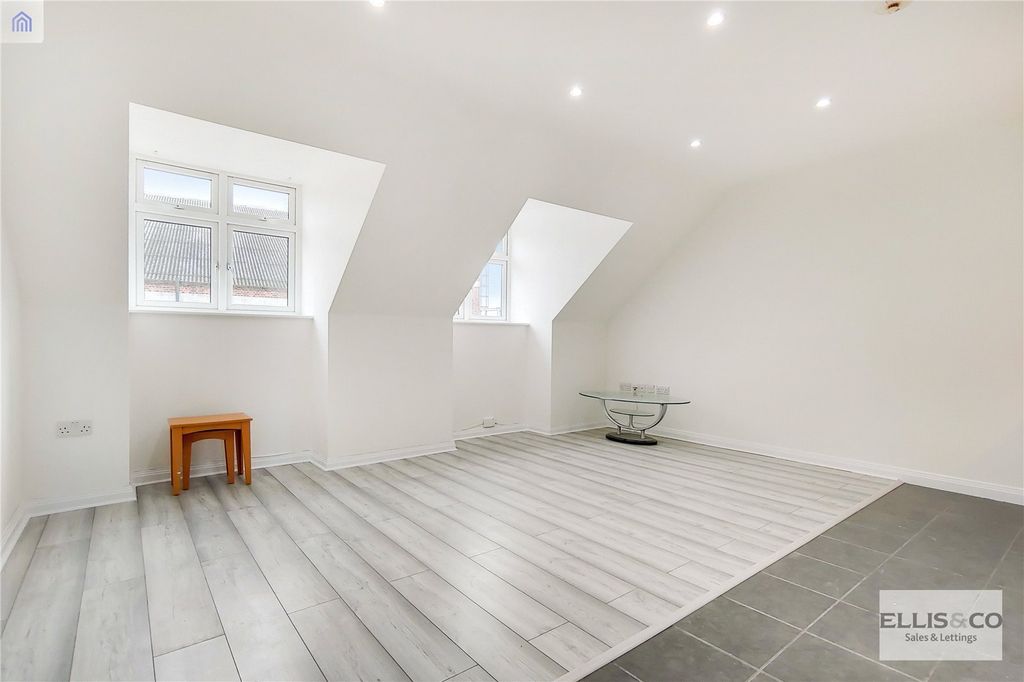 Property photo 1 of 11 Picture No. 12