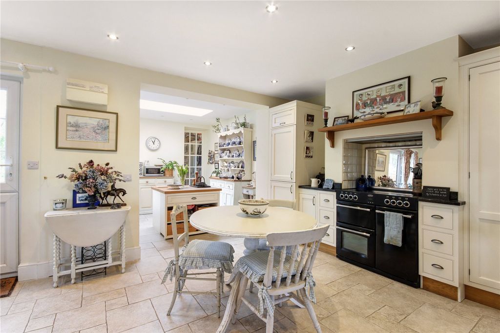 Property photo 2 of 16 Kitchen/Dining Room