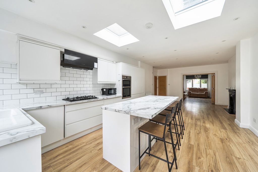 Property photo 2 of 16 1512032-14-6A9034...