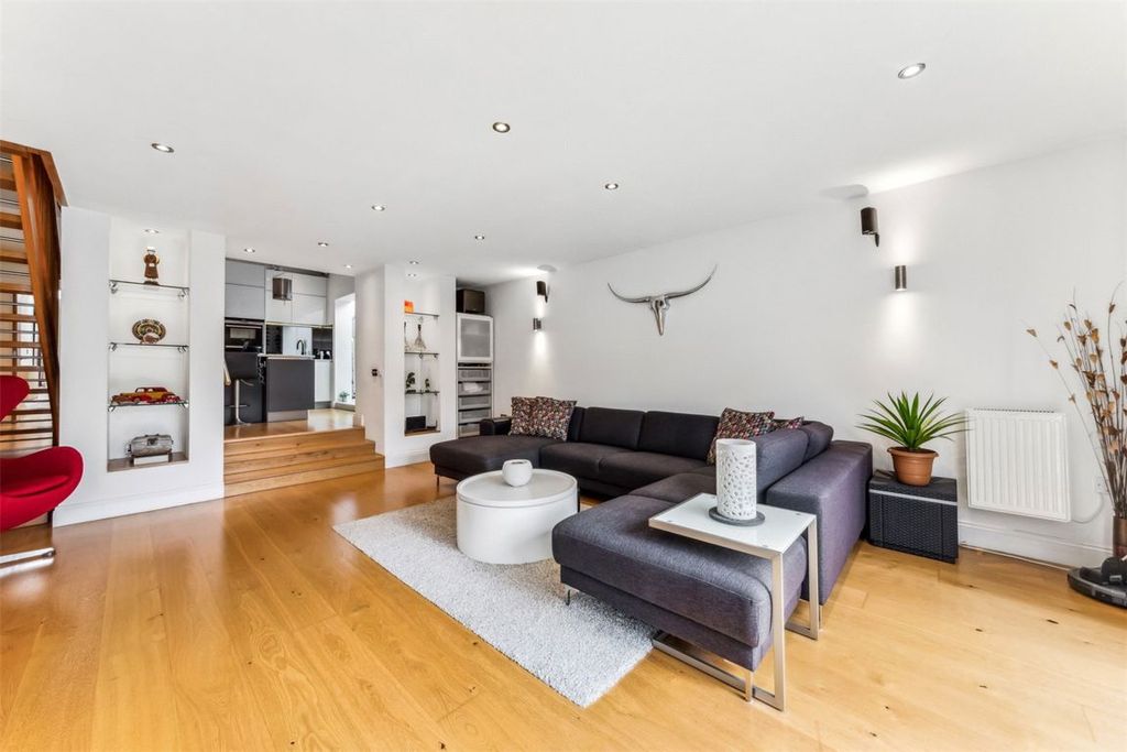 Property photo 3 of 11