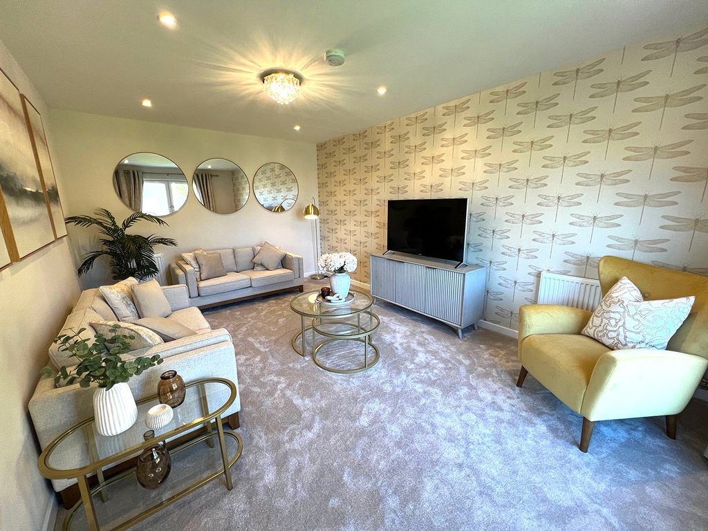 Property photo 3 of 8 Lounge