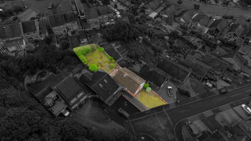 Property photo 2 of 33
