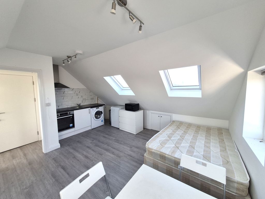 Property photo 1 of 9 Studio To Rent Stag Lane, Colindale Nw9