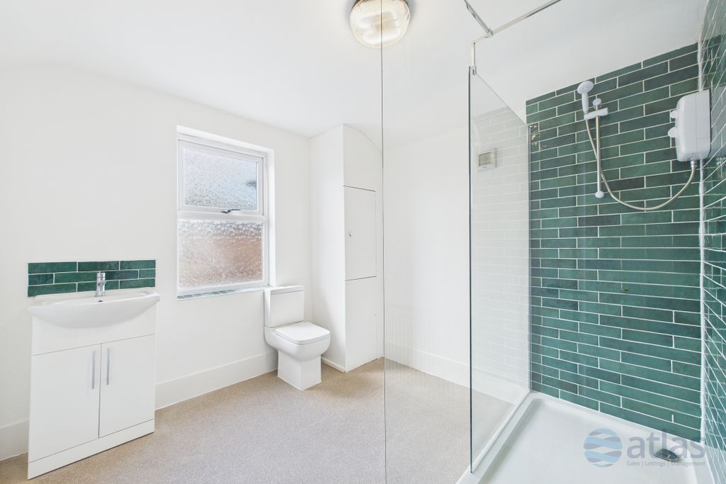 Property photo 2 of 15 Bathroom