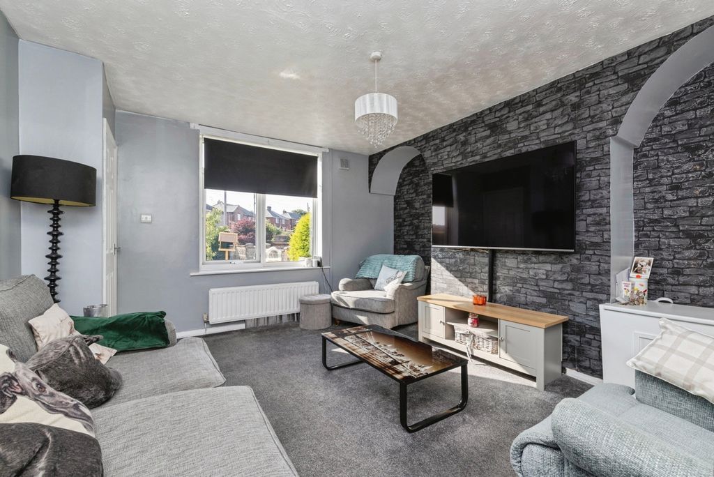 Property photo 2 of 19 Pbox-Img.Jpg