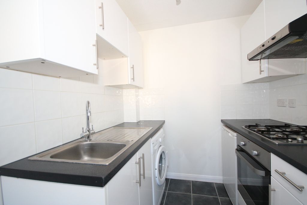 Property photo 3 of 5 Kitchen