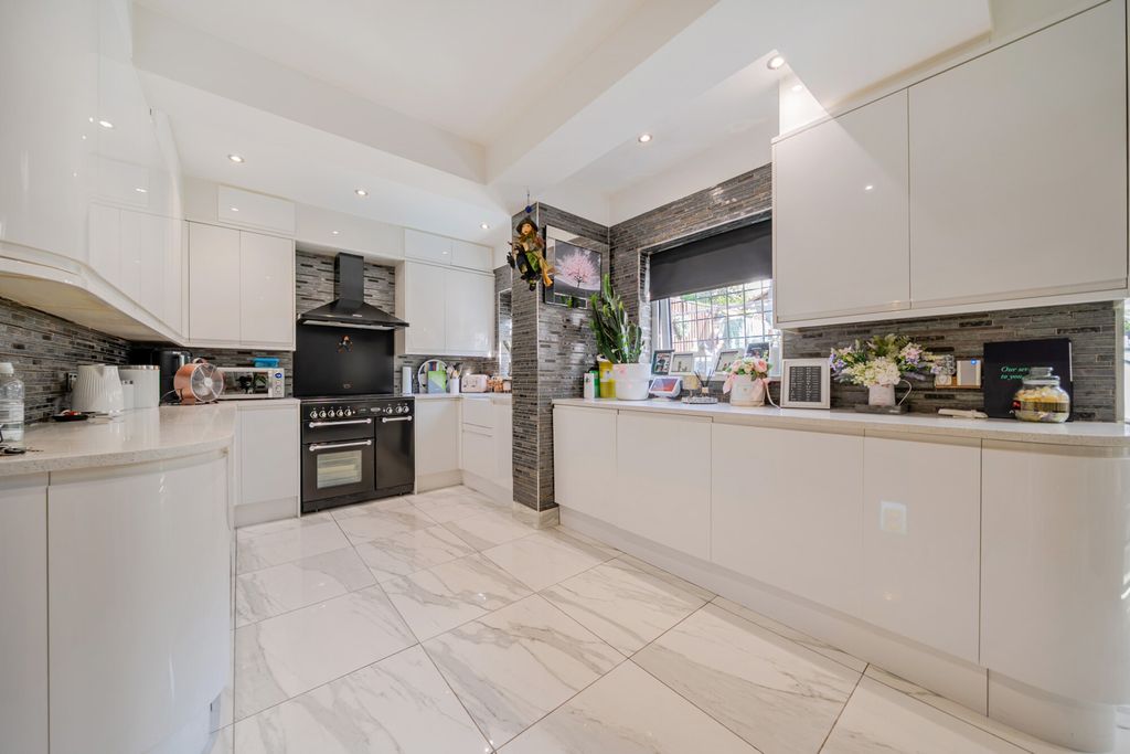 Property photo 3 of 30 1482553-4-6A3c2E8...