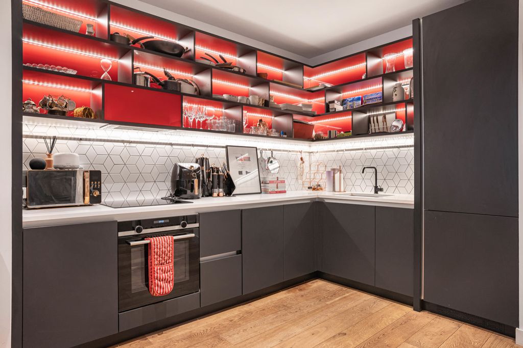 Property photo 3 of 26 Reception/Kitchen