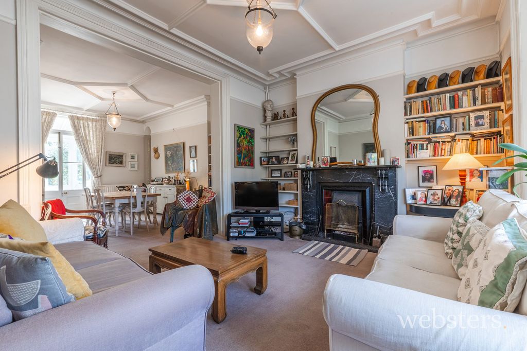 Property photo 2 of 40