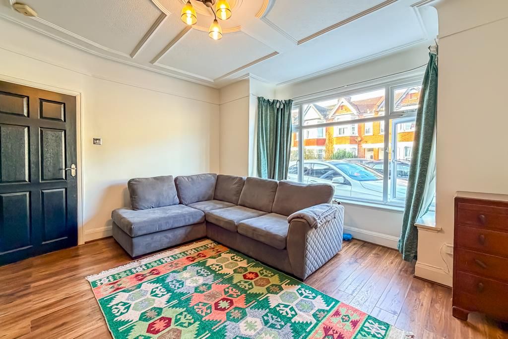 Property photo 3 of 19 Lounge